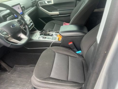 Used 2023 Ford Explorer XLT RWD image 9