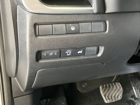 Used 2024 Nissan Rogue SV AWD/4WD image 33