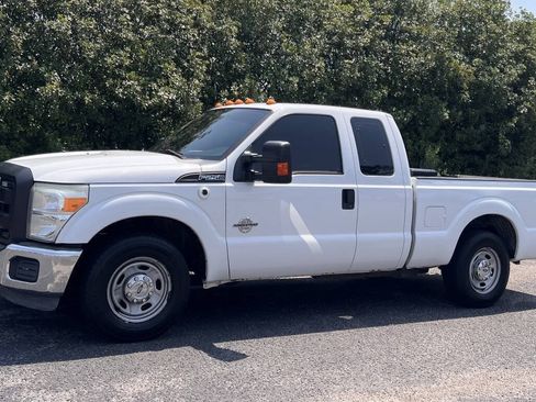 Used 2014 Ford F250 XL w/ Power Equipment Group RWD image 3