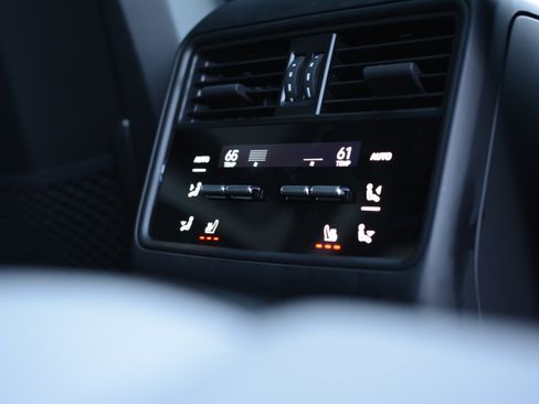 Certified 2026 Porsche Cayenne Coupe AWD/4WD image 34
