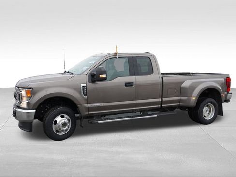 Certified 2022 Ford F350 XLT image 10