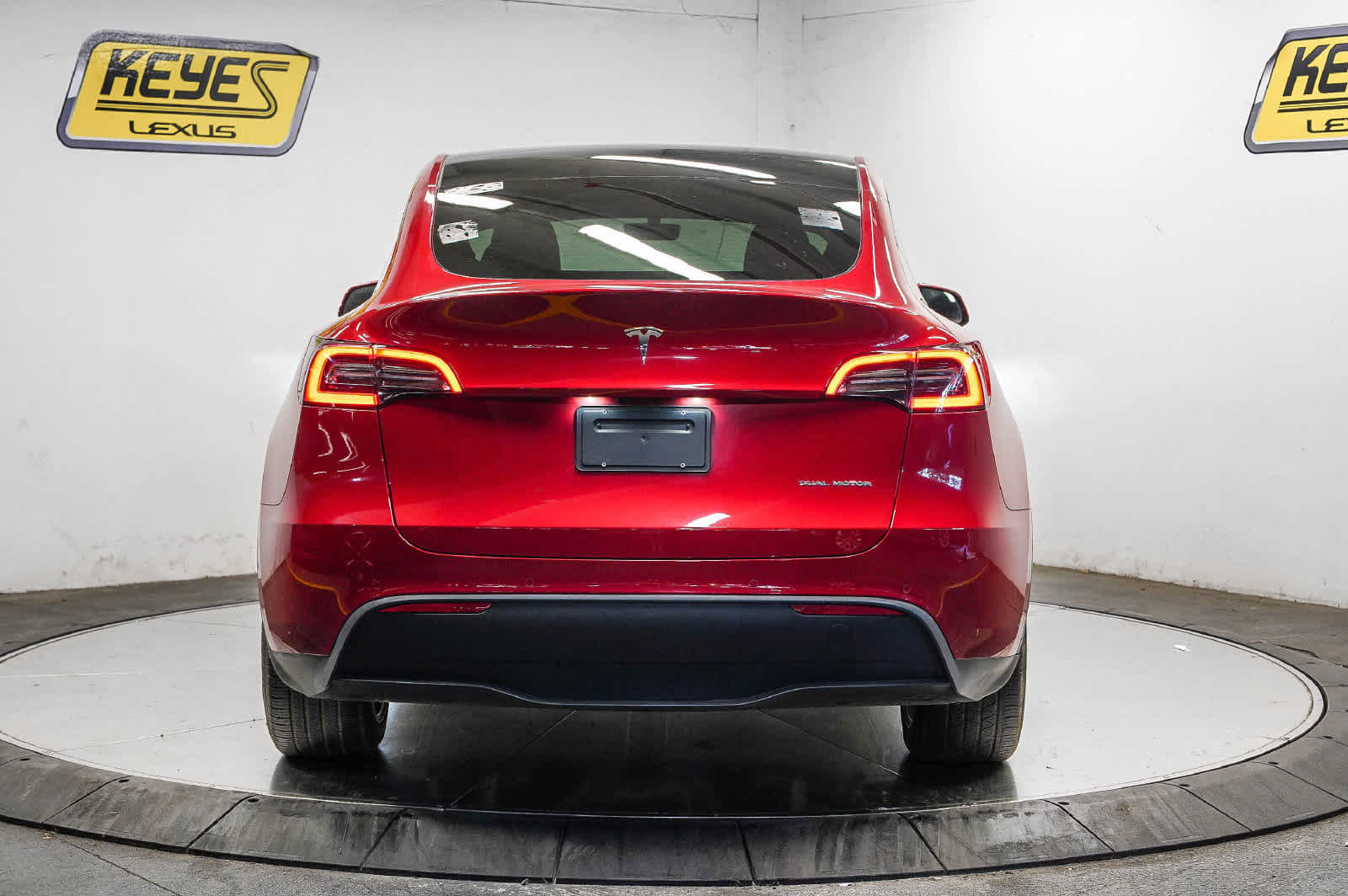 Used 2022 Tesla Model Y Long Range AWD/4WD image 3