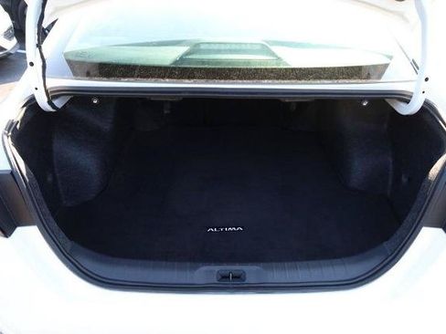 Used 2025 Nissan Altima 2.5 SV FWD image 7