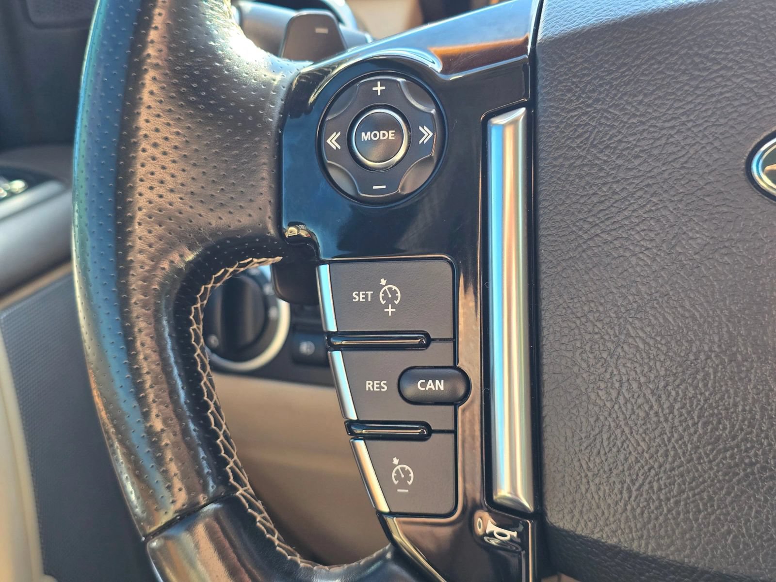 Used 2015 Land Rover LR4 HSE LUX AWD/4WD image 27