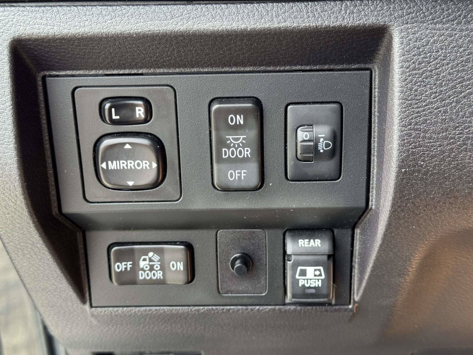 Used 2014 Toyota Tundra SR5 AWD/4WD image 18