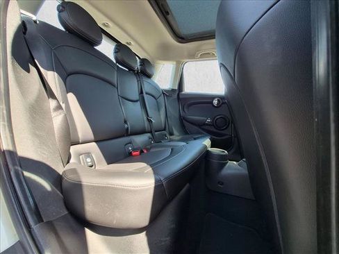 Used 2018 MINI Cooper 4-Door Hardtop FWD image 18