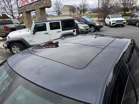 Used 2016 Chrysler 300 S w/ 300S Premium Group image 10