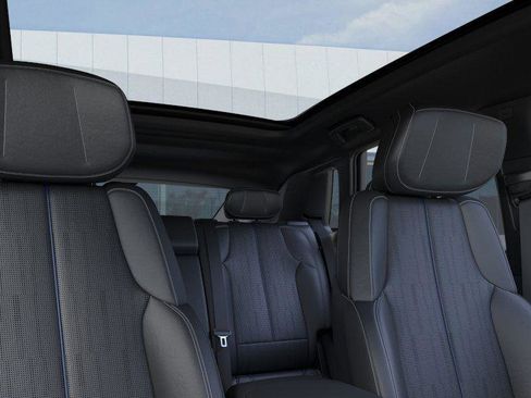 New 2025 Cadillac Lyriq Luxury image 25