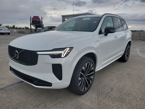 New 2026 Volvo XC90 T8 Ultra w/ Lounge Package image 4