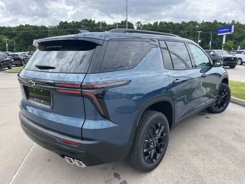 New 2026 Chevrolet Traverse LT w/ Midnight/Sport Edition FWD image 9
