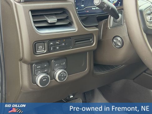 Used 2024 GMC Yukon SLT w/ SLT Premium Package image 9