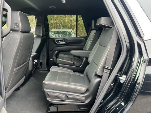 Used 2024 GMC Yukon SLT w/ SLT Luxury Package image 29