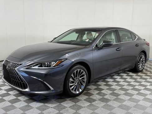 Used 2025 Lexus ES 300h w/ Technology Package FWD image 2