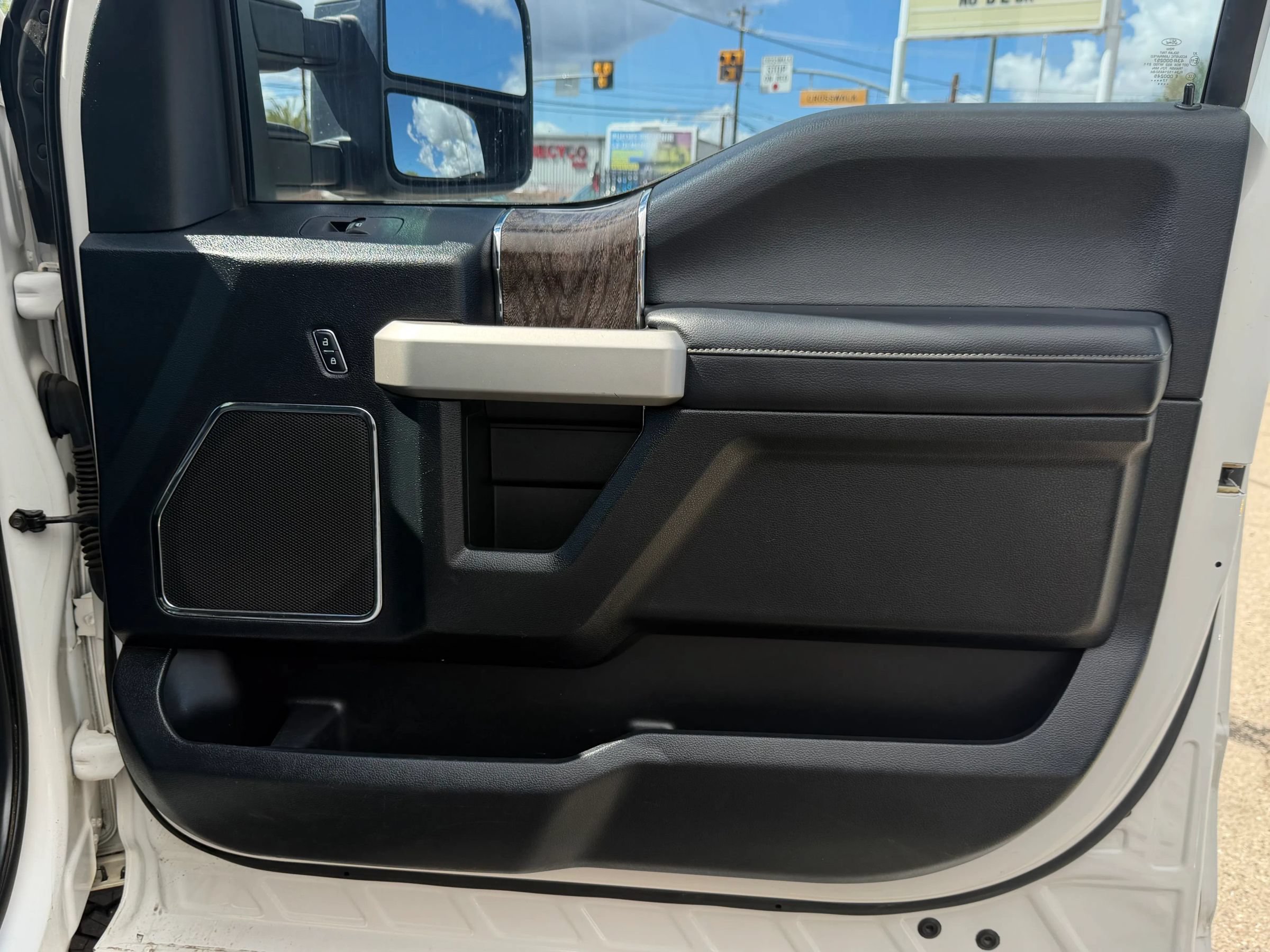Used 2017 Ford F350 Lariat AWD/4WD image 16
