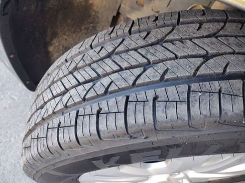 Used 2019 Dodge Grand Caravan SE w/ UConnect Hands-Free Group image 29