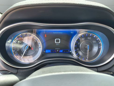 Used 2023 Chrysler 300 Touring w/ Sport Appearance Package RWD image 17