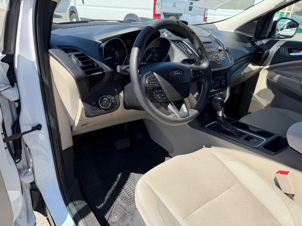 Used 2017 Ford Escape SE AWD/4WD image 16