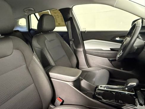 Used 2025 Chevrolet Trax LT w/ LT Convenience Package image 53