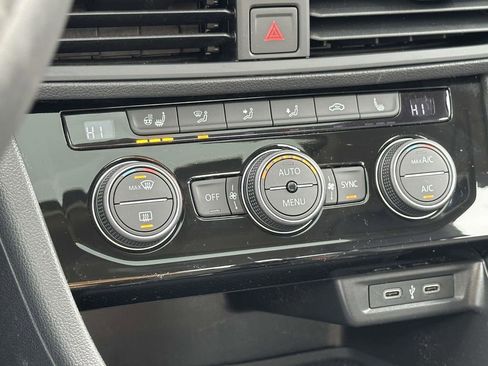 Certified 2021 Volkswagen Jetta SE w/ SE Cold Weather Package image 28