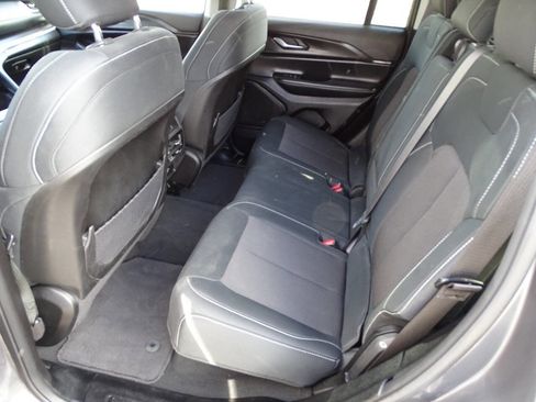 Used 2023 Jeep Grand Cherokee Laredo image 32