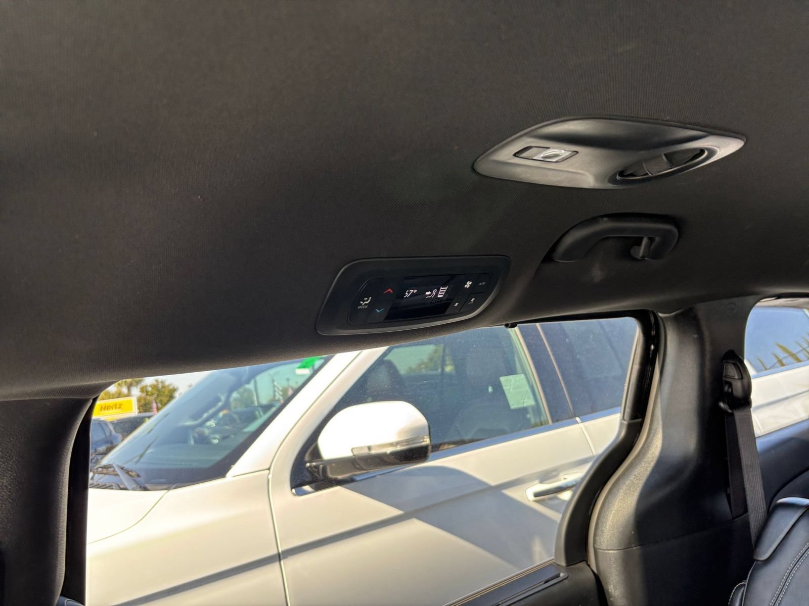Used 2025 Chrysler Pacifica Select FWD image 24