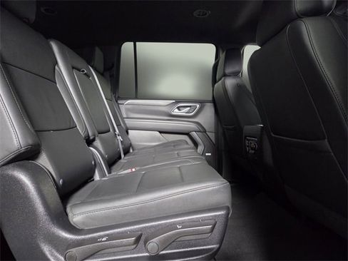 Used 2024 Chevrolet Suburban LT image 15