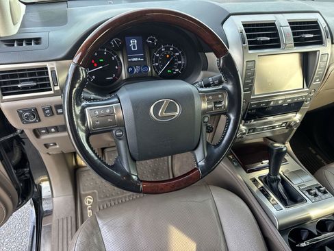 Used 2016 Lexus GX 460 image 18