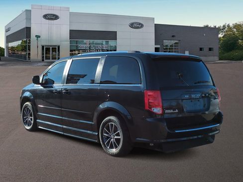 Used 2017 Dodge Grand Caravan SXT image 7