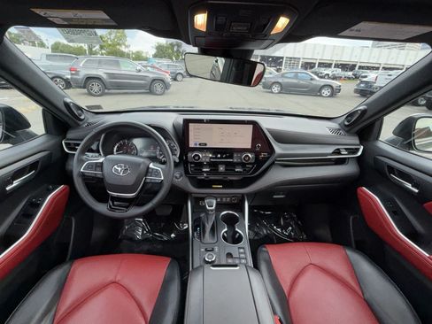 Used 2023 Toyota Highlander XSE AWD/4WD image 23