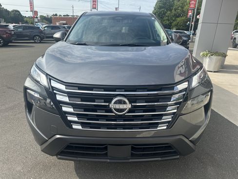 Used 2025 Nissan Rogue SV FWD image 3