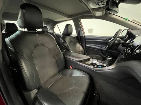 Used 2021 Toyota Camry XLE w/ Navigation Upgrade Package FWD image 9