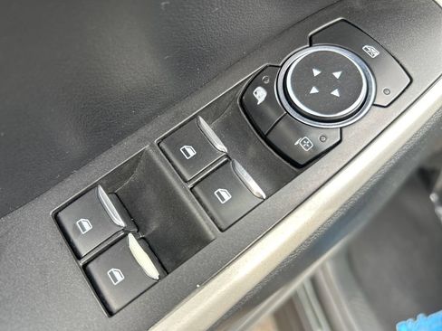 Used 2022 Ford Explorer XLT w/ Equipment Group 202A AWD/4WD image 20