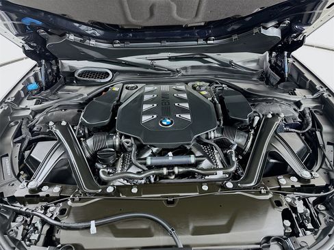 Used 2025 BMW 760i xDrive w/ Executive Package image 32