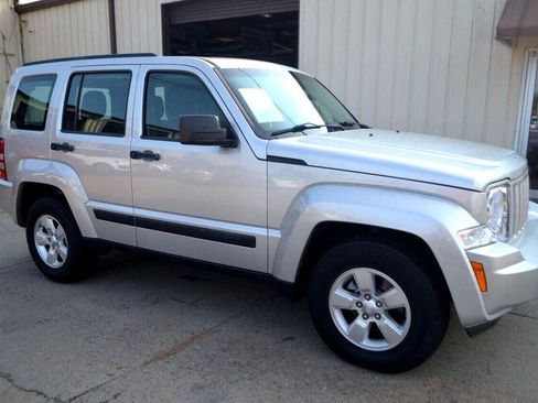 Used 2012 Jeep Liberty Sport image 5