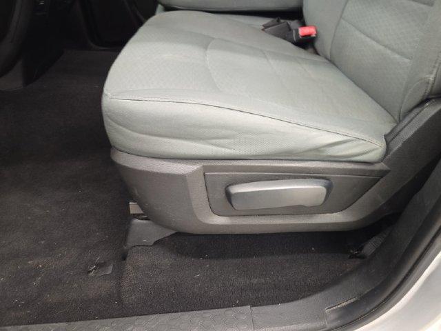Used 2017 RAM 1500 Classic SLT RWD image 32