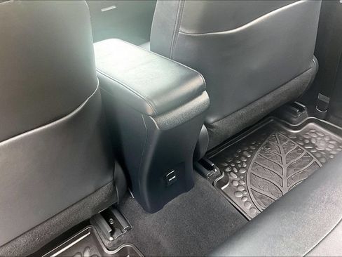 Used 2017 Toyota Prius Four FWD image 31