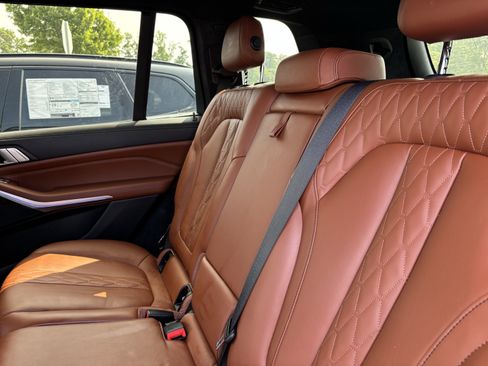 Used 2022 BMW X7 xDrive40i w/ M Sport Package AWD/4WD image 33