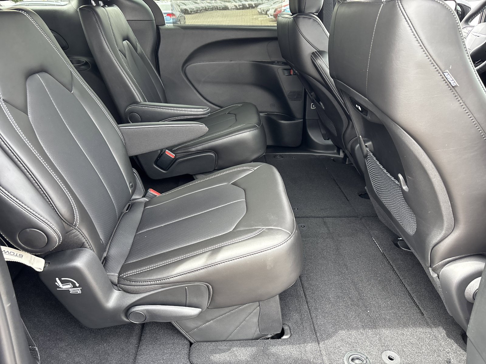 New 2026 Chrysler Pacifica Select w/ S Appearance Package FWD image 10