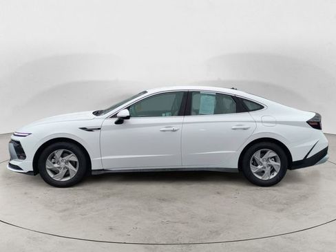 Certified 2025 Hyundai Sonata SE image 2