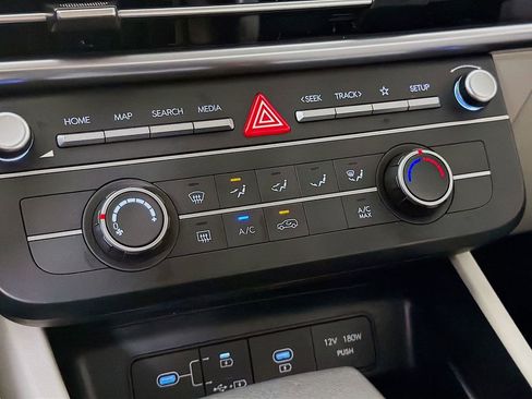 Used 2025 Hyundai Tucson SE image 18