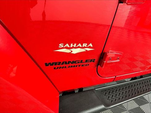 Used 2014 Jeep Wrangler Unlimited Sahara w/ Connectivity Group AWD/4WD image 23