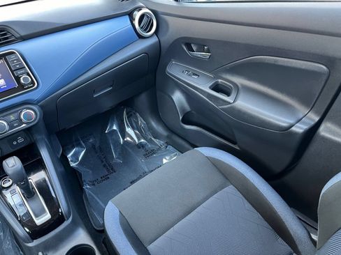 Used 2025 Nissan Versa SV FWD image 39