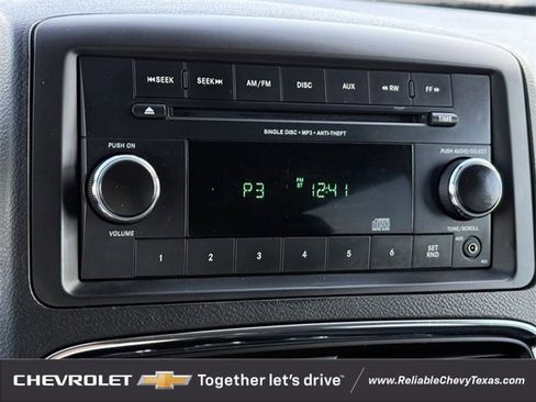 Used 2018 Dodge Grand Caravan SE w/ UConnect Hands-Free Group image 19