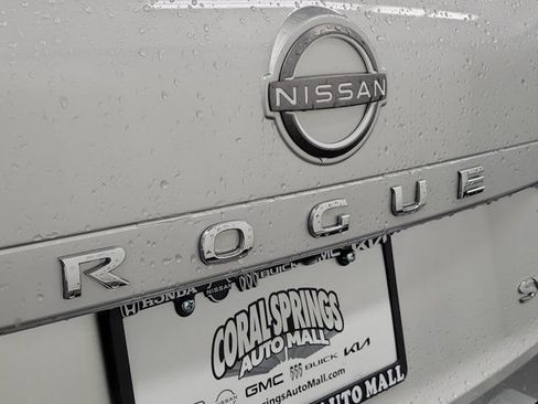 Used 2023 Nissan Rogue SV w/ SV Premium B Package FWD image 11