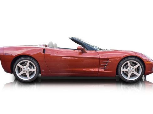 Used 2006 Chevrolet Corvette Convertible w/ Preferred Equipment Group RWD image 2