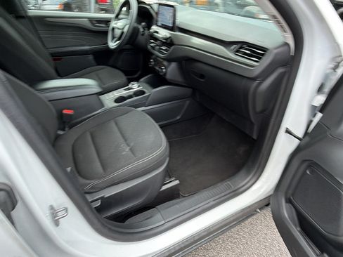 Used 2025 Ford Escape Active AWD/4WD image 18