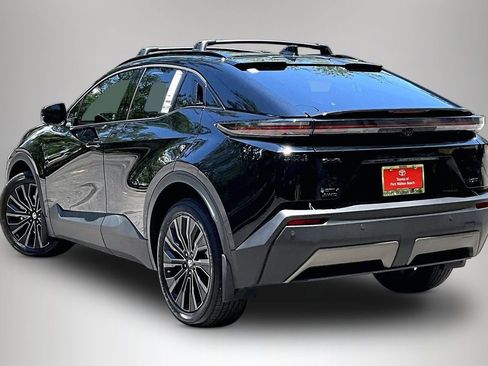 Used 2026 Toyota C-HR AWD/4WD image 4