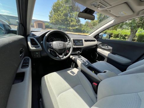 Used 2022 Honda HR-V EX image 9