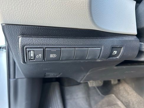 Used 2024 Toyota Corolla LE w/ LE Convenience Package FWD image 17