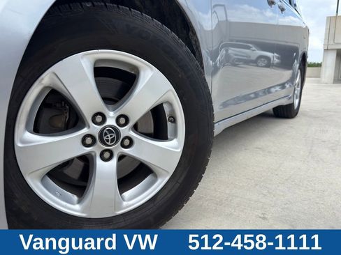 Used 2018 Toyota Sienna LE FWD image 3